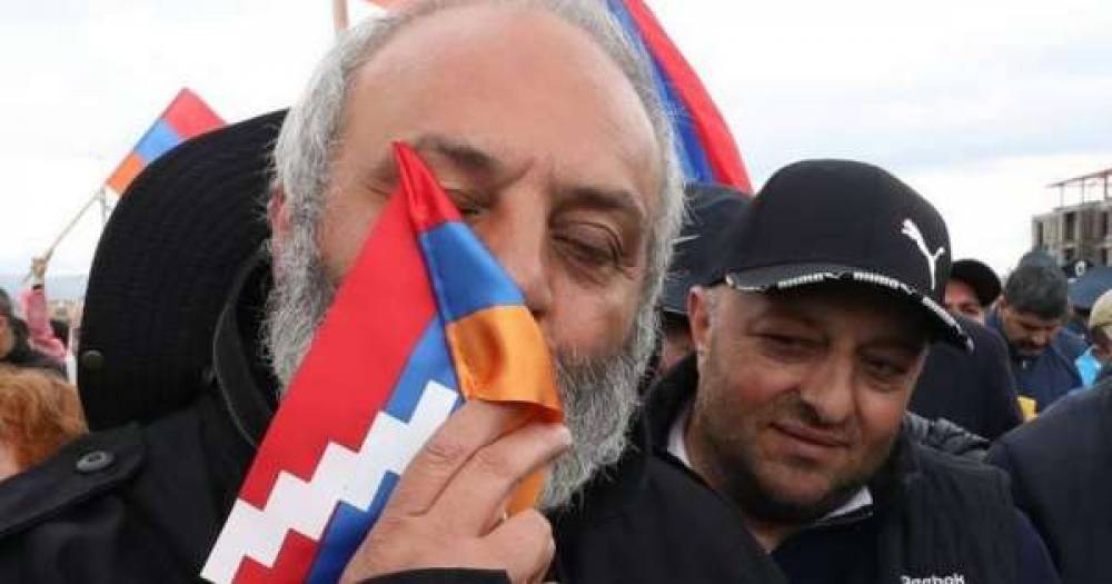 ՈՒՂԻՂ․ Սրբազանի կողմնակիցները երթերով մեկնում են Հանրապետության հրապարակ