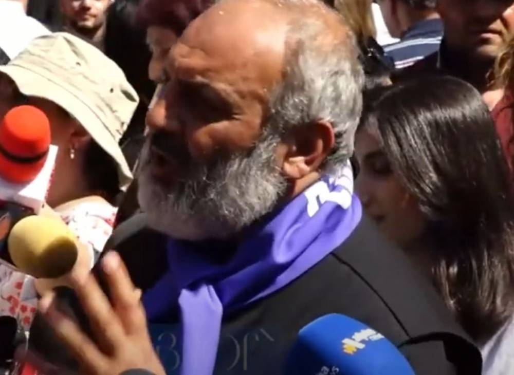Հիվա՞նդ ա դա. Սրբազանը՝ Արթուր Հովհաննիսյանին