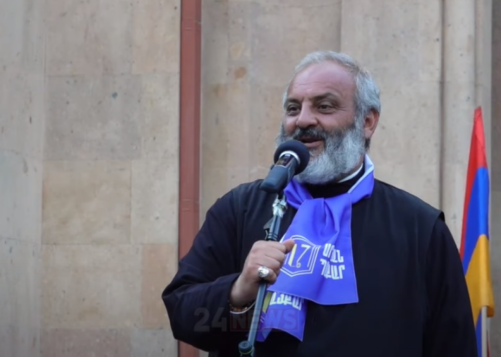 Հսկում ենք ոստիկաններին, չեմ հավատում, որ իրապես ոստիկանական շարքերից են, բայց հետևելու ենք. Սրբազան
