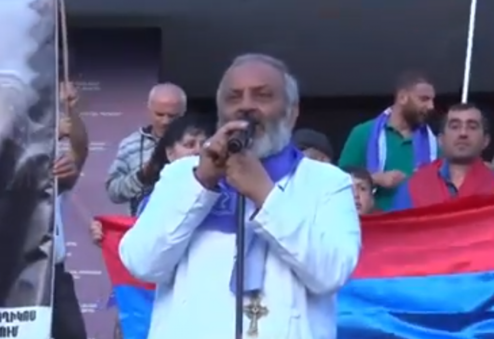 Մենք շուտով հասնելու ենք հաղթանակի, խաղաղության խաչը մնալու է պարանոցիս. Սրբազան