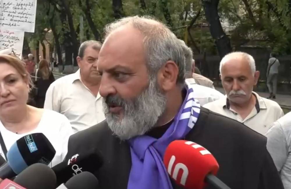 Դուք եք հասցրել նրան, որ հոգևորականը ստիպված փողոց է դուրս եկել, պետք է կրեն պատասխանատվությունը