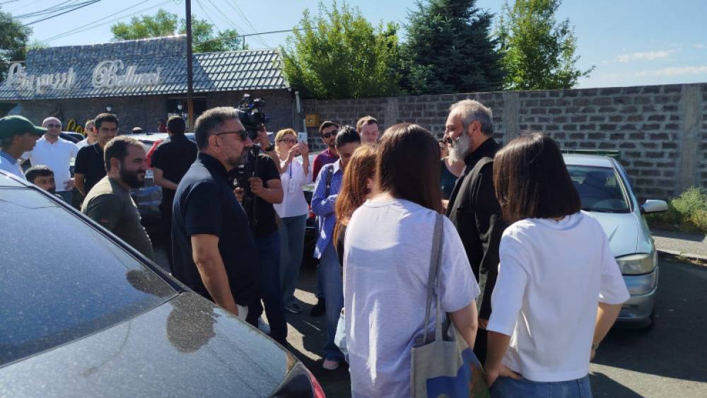 Գնում ենք Կիրանց՝ տեսնելու, թե որտեղ է փշալարերով ցանկապատը. Բագրատ Սրբшզան