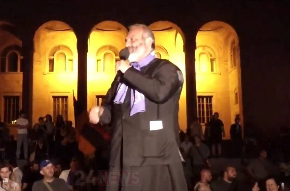 Ի գործ, ժողովու'րդ ջան, հաղթանակը մոտ է, աղոթենք ու մեկնենք պայքարի. Սրբազան