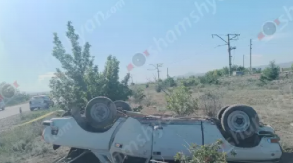 «ԳԱԶ 2410»-ը մի քանի պտույտ շրջվելով գլխիվայր հայտնվել է դաշտում, կան վիրավորներ