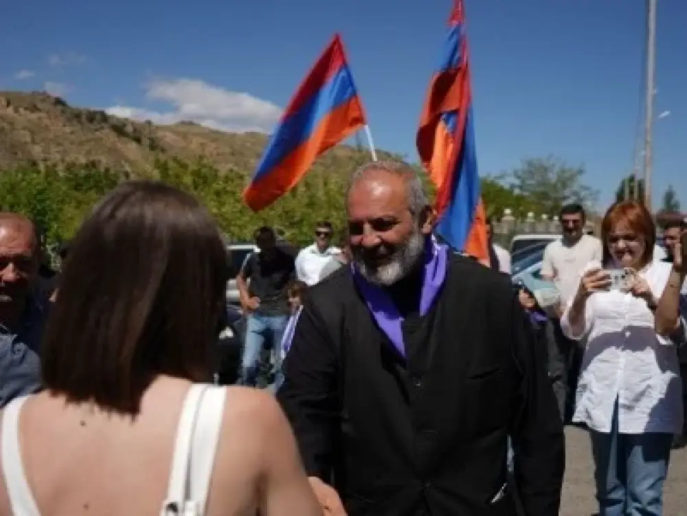 Սյունիք այցելելու ճանապարհին Բագրատ Սրբшզանը Սուրբ Տրդատ Եկեղեցում հանդիպել է քաղաքացիների հետ