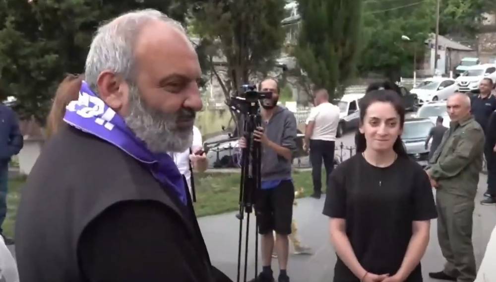 Սրբազա'ն, ժողովրդին ոտքի հանեք, զոմիբիացած են, ես ձեր կողքն եմ. Դավիթ Բեկի բնակիչ