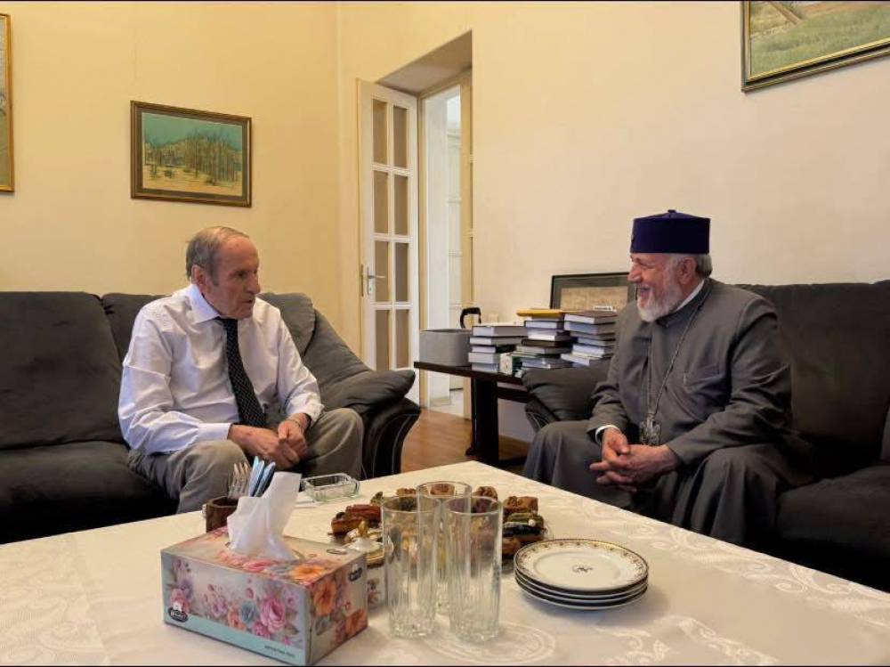 ⚡️⚡️Լևոն Տեր-Պետրոսյանն իր առանձնատանը հյուրընկալել է Ամենայն Հայոց Կաթողիկոս Գարեգին Երկրորդին