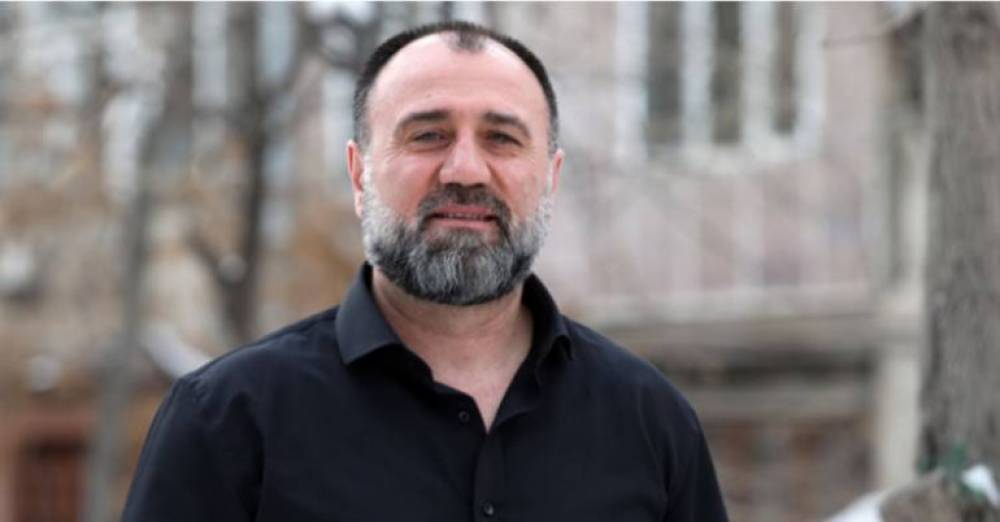 Րոպեն մեկ արագությամբ գրվող ստատուսները խոսում են այն մասին, որ կառավարական ամառանոցներում հիստերիա է․ Ռուբեն Մխիթարյան