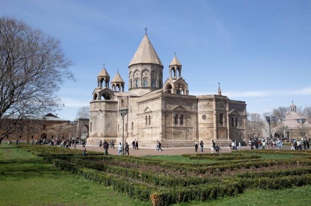 Ուխտերթ դեպի Մայր Տաճար՝ Սուրբ Էջմիածնի տոնի առթիվ և ի պաշտպանություն Սամվել Կարապետյանի