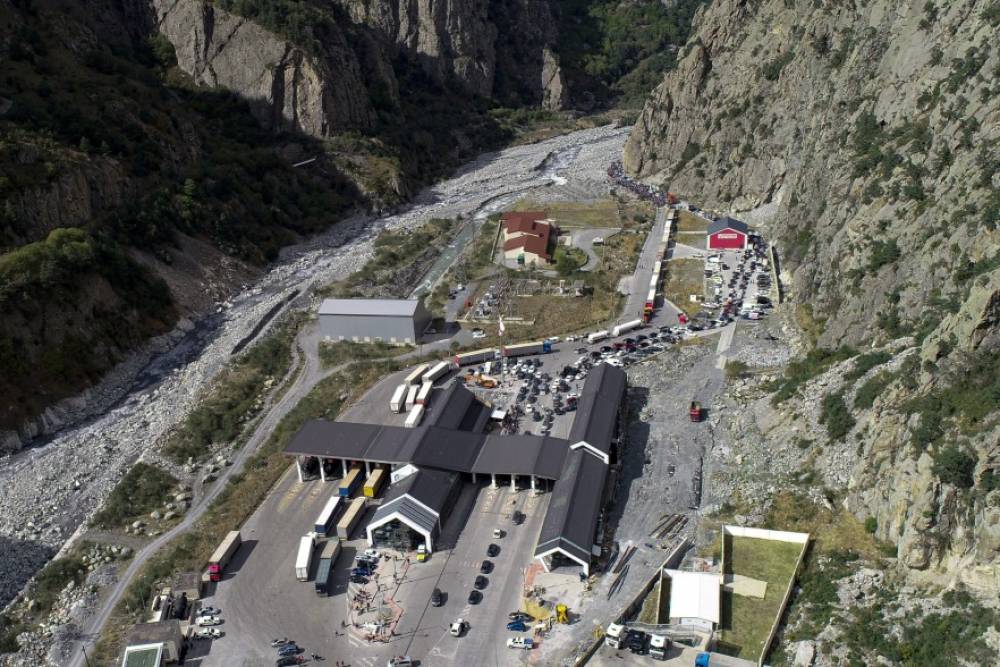 Ձկնամթերքով բեռնված հայկական մեքենաները չեն կարողանում հատել վրացական մաքսակետը