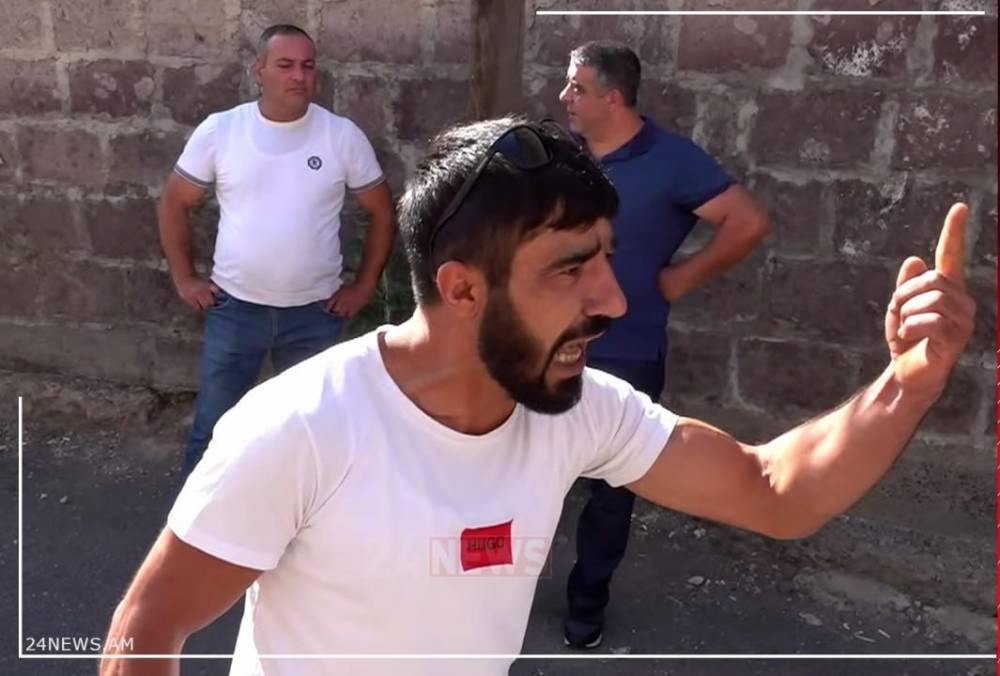 Արա՛, ձեզ հայի նման պահե՛ք, ուրախանու՞մ եք, որ ձեր հային փակում են, ՔՊ-ն ծախված կուսակցություն ա