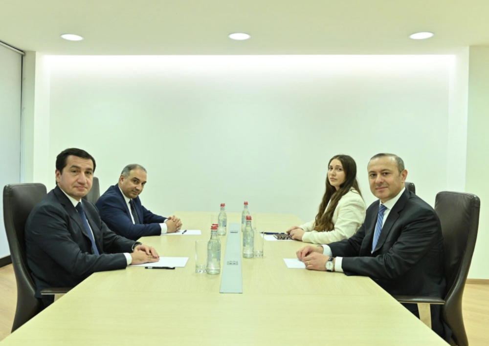 Դիլիջանում կայացել է ՀՀ ԱԽ քարտուղար Արմեն Գրիգորյանի և Ադրբեջանի Հանրապետության նախագահի օգնական Հիքմեթ Հաջիևի աշխատանքային հանդիպումը