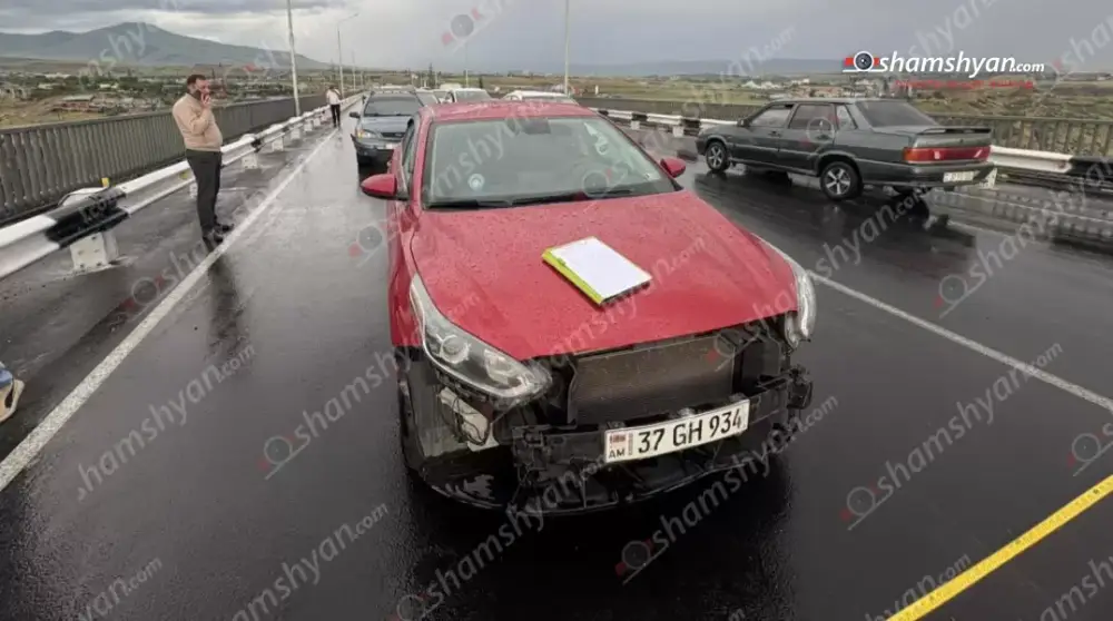 Նոր Հաճընի կամրջի վրա բախվել են 5 ավտոմեքենա․ հղի կինը տեղափոխվել է հիվանդանոց