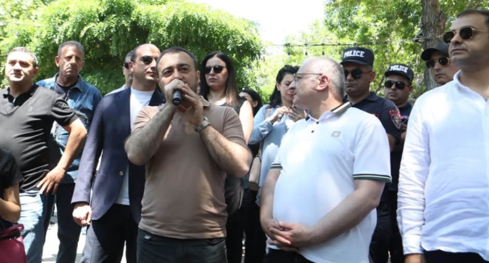 Վահագն Հովակիմյան՝ չստացված Վան Գոգ, խենթ Մոդիլիանի, բավական է նկարչության պատվերներ ընդունես. ԲՀԿ-ի ակցիան ԿԸՀ-ի դիմաց