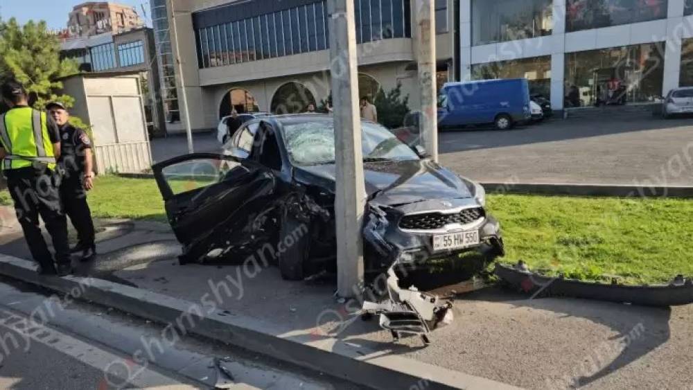 Երևանում մեքենաներ են բախվել, վիրավորներ կան