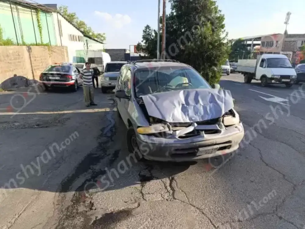 Ավտովթար՝ Երևանում․ Դավիթ Բեկ փողոցում բախվել են «Mitsubishi»-ն և «Dodge»-ը