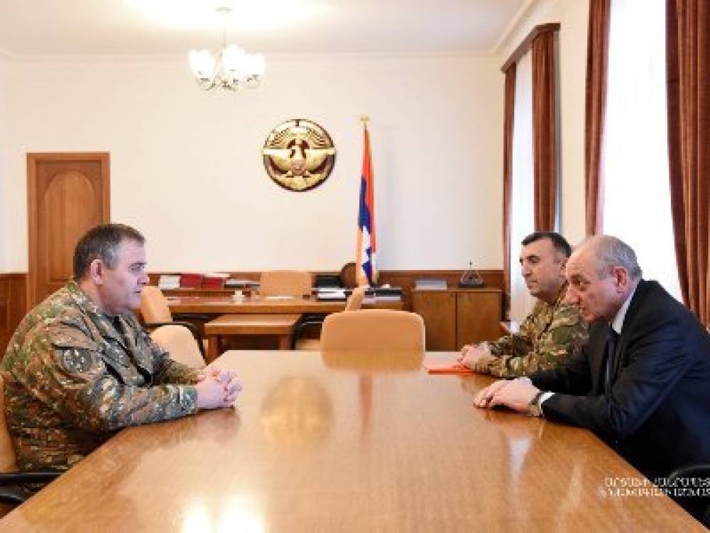 Բակո Սահակյանն ու Արտակ Դավթյանը քննարկել են բանակաշինության խնդիրները