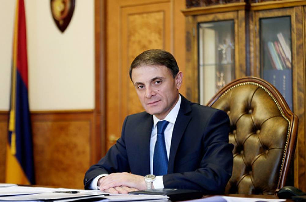 Կանայք ամուր թիկունք են օրենքին ու հայրենիքին ծառայող իրենց հարազատների համար. Վալերիյ Օսիպյանը շնորհավորել է կանանց