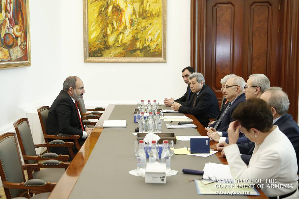 ՀՀ-ում խնդիրները ծագել են այն կետից, երբ ժողովրդի քաղաքական կամքն աղավաղվել է. Նիկոլ Փաշինյանն ընդունել է Հանրային խորհրդի անդամներին