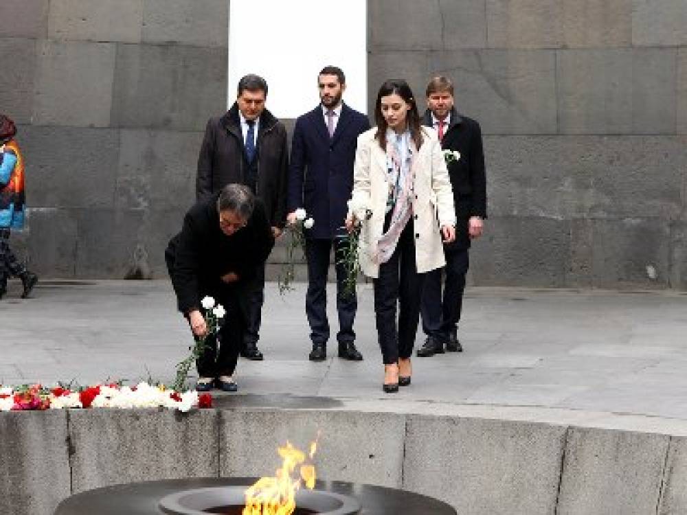 ԵԽԽՎ նախագահ Լիլիան Մորի Պասքիեն այցելել է Ծիծեռնակաբերդի հուշահամալիր