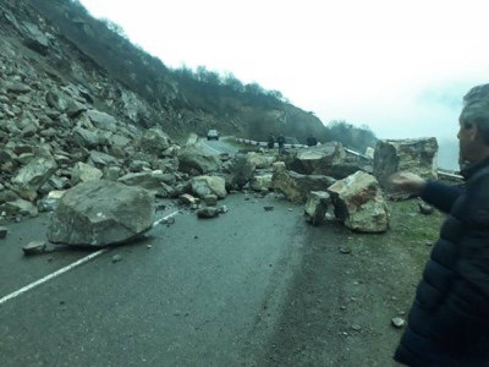 Քարաթափման հետևանքով Տաթևի ճանապարհը երկկողմանի փակ է