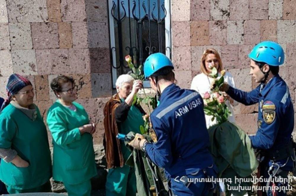 ԱԻՆ փրկարարները շնորհավորել են Երևանի Նորքի տուն-ինտերնատի կանանց