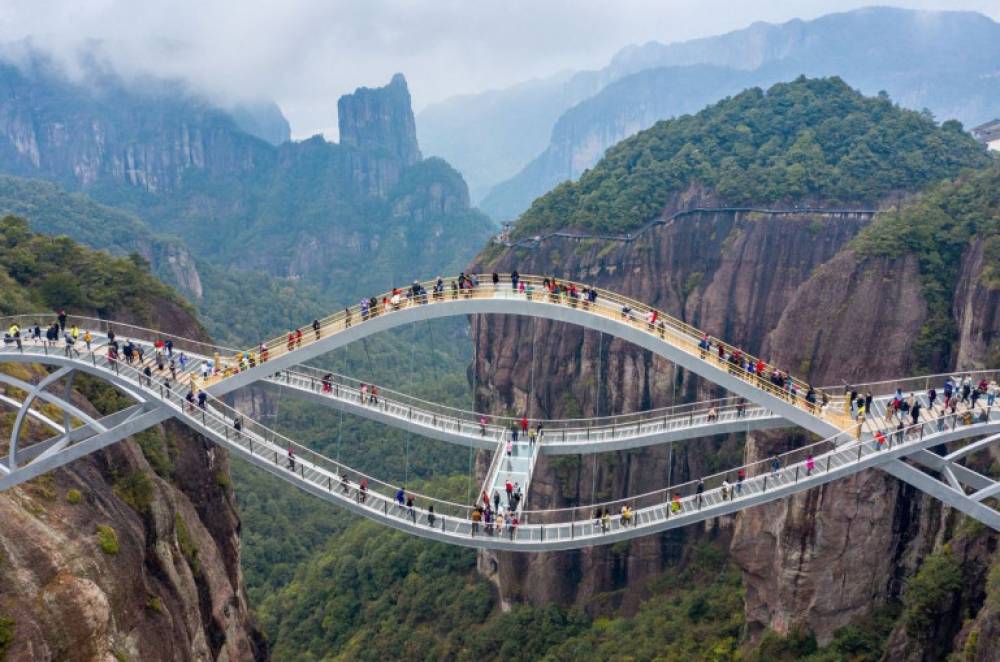 Չինաստանում 100 մետր երկարությամբ կամուրջն իր արտառոց դիզայնի շնորհիվ դարձել է զբոսաշրջիկների սիրելի վայրը (լուսանկարներ)