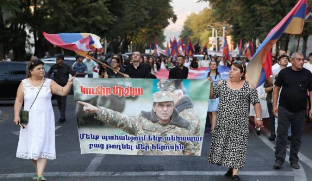 Եղբորս բանտում պահում են, որ նա չխանգարի այն ամենին, ինչ կատարվում է Արցախում․ «Հրապարակ»