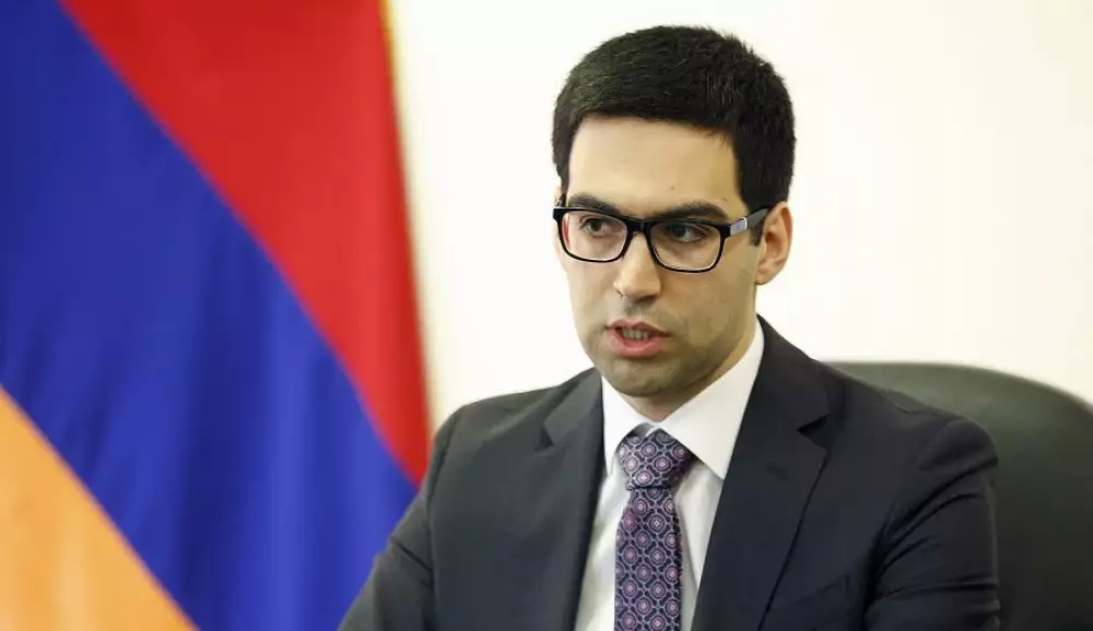 Ռուստամ Բադասյանի հեռացման հարցը փակել են. նրա հետ խիստ խոսակցություն է եղել․ «Ժողովուրդ»