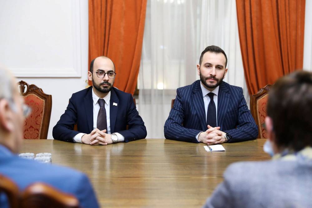 Խիստ նկատողություն՝ պատգամավորներին. ՔՊ-ում «տեր Թոդիկի» մեթոդներն են գործում. «Ժողովուրդ»