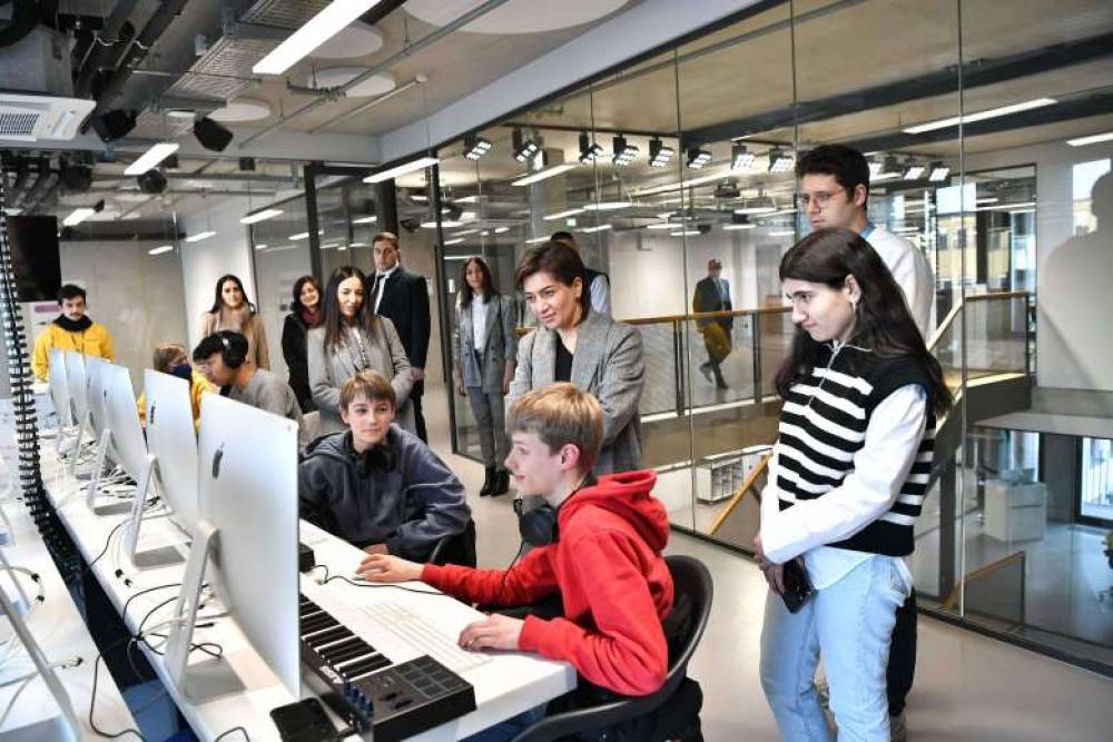 Աննա Հակոբյանը դստեր հետ Բեռլինում այցելել է «Թումո» կենտրոն