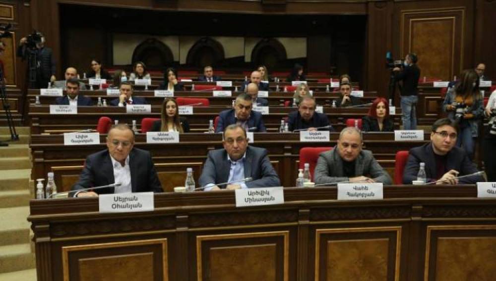 «Հայաստան» խմբակցության էլիտան եւ շարքայինները․ «Հրապարակ»