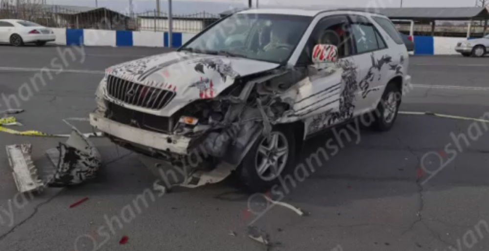 Բախվել են «Lexus»-ն և «Opel»-ը․ «Opel»-ը 2 մետր բարձրությունից ընկել և գլխիվայր շրջվել է․ կա վիրավոր
