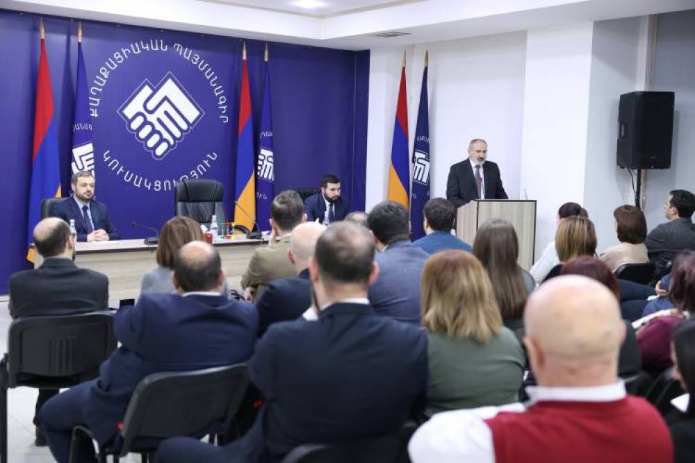 ՔՊ-ն՝ ՀԱԿ-ի և ԼՀԿ-ի հետքերով. «Հրապարակ»