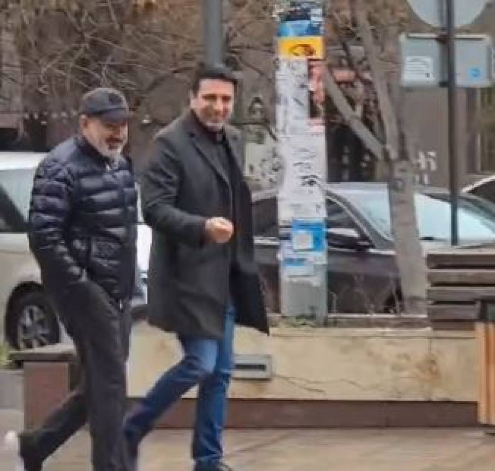 Ալեն Սիմոնյանը շնորհակալություն է հայտնել քաղաքացուն, որ իրեն ու Փաշինյանին փողոցում նկարել է