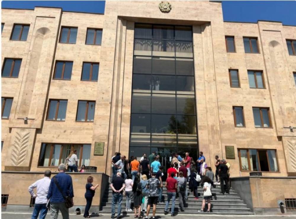 Խայտառակ վիճակ. ի՞նչ է կատարվում նույնականացման քարտերի տրամադրման գործընթացում. «Փաստ»