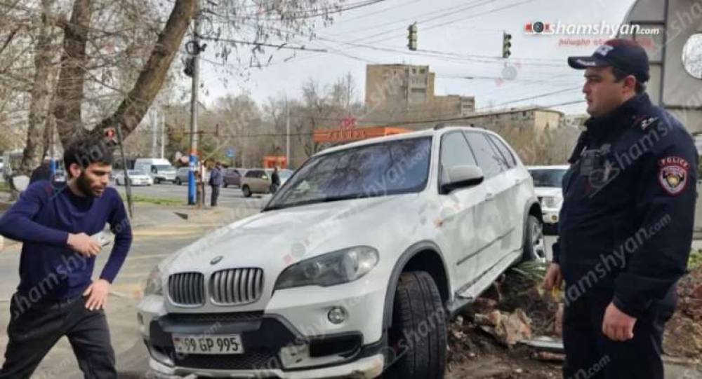 Երևանում բախվել են Mitsubishi-ն և BMW X5-ը. կա վիրավոր
