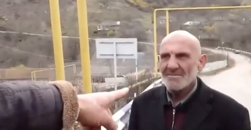 «Նիկոլին ես չեմ ընտրել, սա է ընտրել, էս պիտուխ լակոտը»․ բաղանիսցին մատնացույց է անում համագյուղացուն (տեսանյութ)