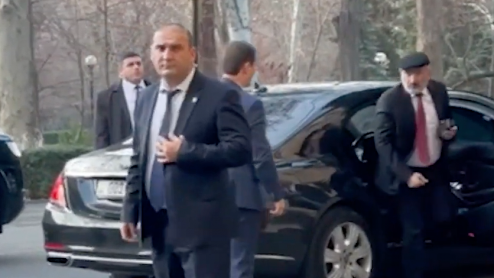 Փաշինյանը ժամանեց ԱԺ՝ հանդիպելու ՔՊ-ականների հետ (տեսանյութ)