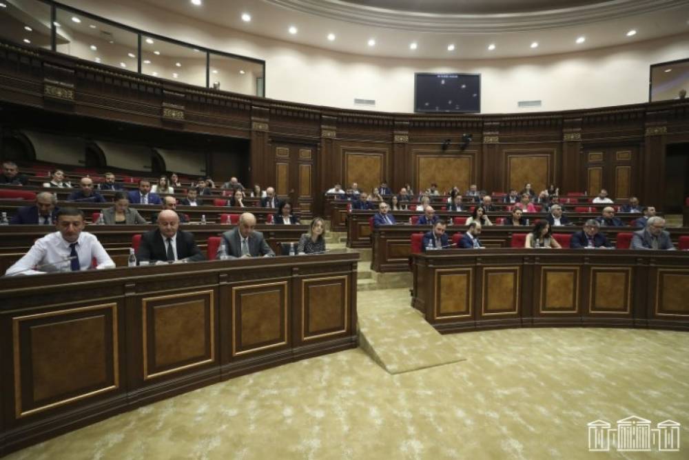 Վախեցած են. խնդրել են, որ իրենց էլ զենք տրամադրեն․ «Փաստ»