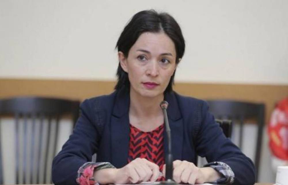 Փաշինյանը կասկածի տակ է դնում բուհերի որակական հատկանիշները, նախարարը կողքին նստած վախենալով լռում է