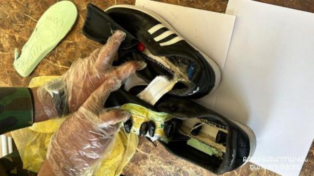 «Սևան» ՔԿՀ-ի ծառայողները տեսակցող քաղաքացու մարզակոշիկների միջից հայտնաբերել են 20 փաթեթ