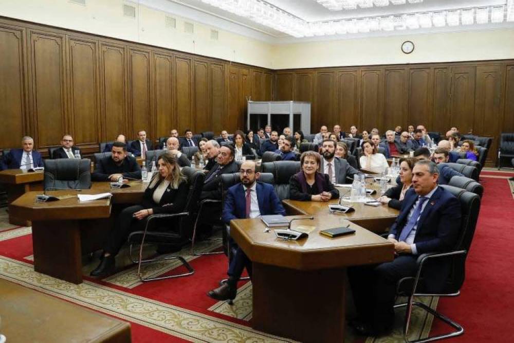 Հանդիպումից առաջ հավաքել են հեռախոսները.«Հրապարակ»