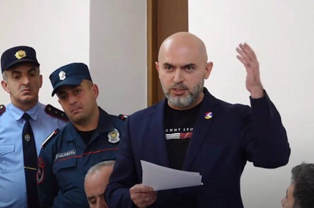 Լիակատար համերաշխություն եմ հայտնում ինչպես Սամսոնյանին և Սաղաթելյանին, այնպես էլ Հայաստանի ավելի «ստաժավոր» քաղբանտարկյալներին՝ Ասլանյանին, Մալյանին, այլոց․ Արմեն Աշոտյան