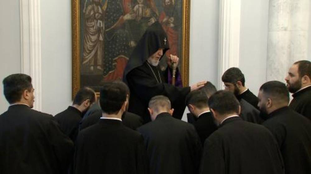 Բազմաթիվ դժվարությունների կհանդիպեք, պետք է անսասան լինեք կոչման մեջ․ Վեհափառը՝ նորաօծ քահանաներին