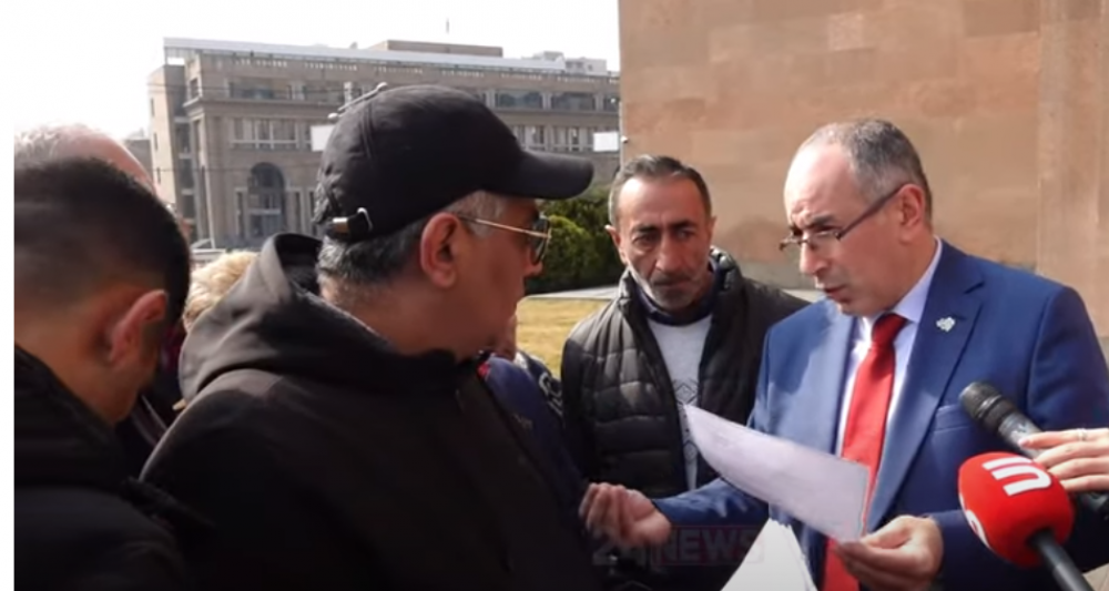 Ծայրահեղ քայլերի ենք դիմելու, պիտի հանդիպենք Ավինյանին, ո՞նց նպատակահարմար չեք համարում․ ակցիա