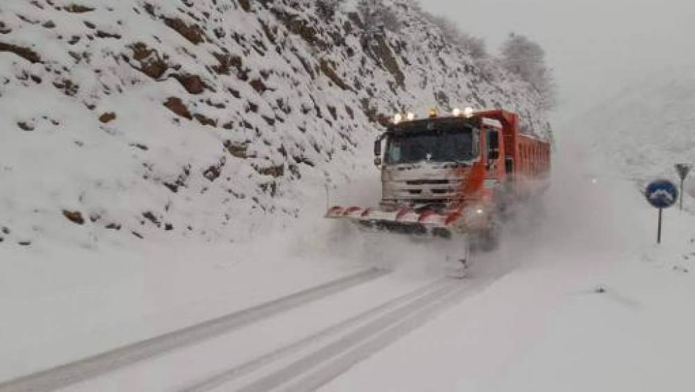 Գորիսի ճանապարհներին խիտ մառախուղ է, մի շարք շրջաններում ձյուն է տեղում
