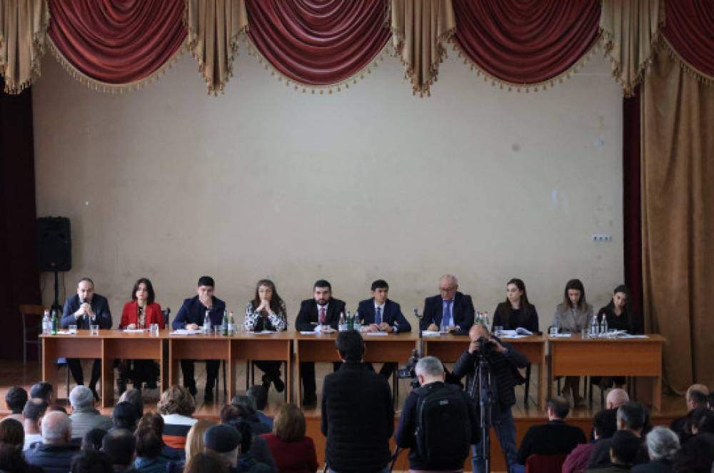 ՔՊ-ականներն Արագածոտնում հանդիպել են Լեռնային Ղարաբաղից բռնի տեղահանված անձանց