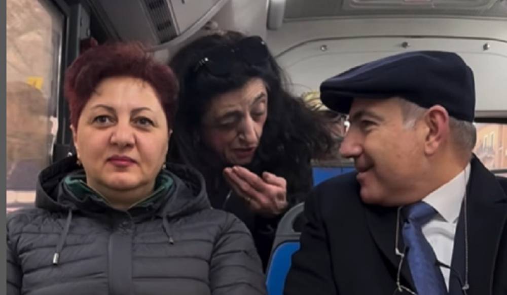 Ավտոբուսով, քաղաքացիների հետ շփվելով եկա աշխատավայր․ Փաշինյանը նոր տեսանյութ է հրապարակել