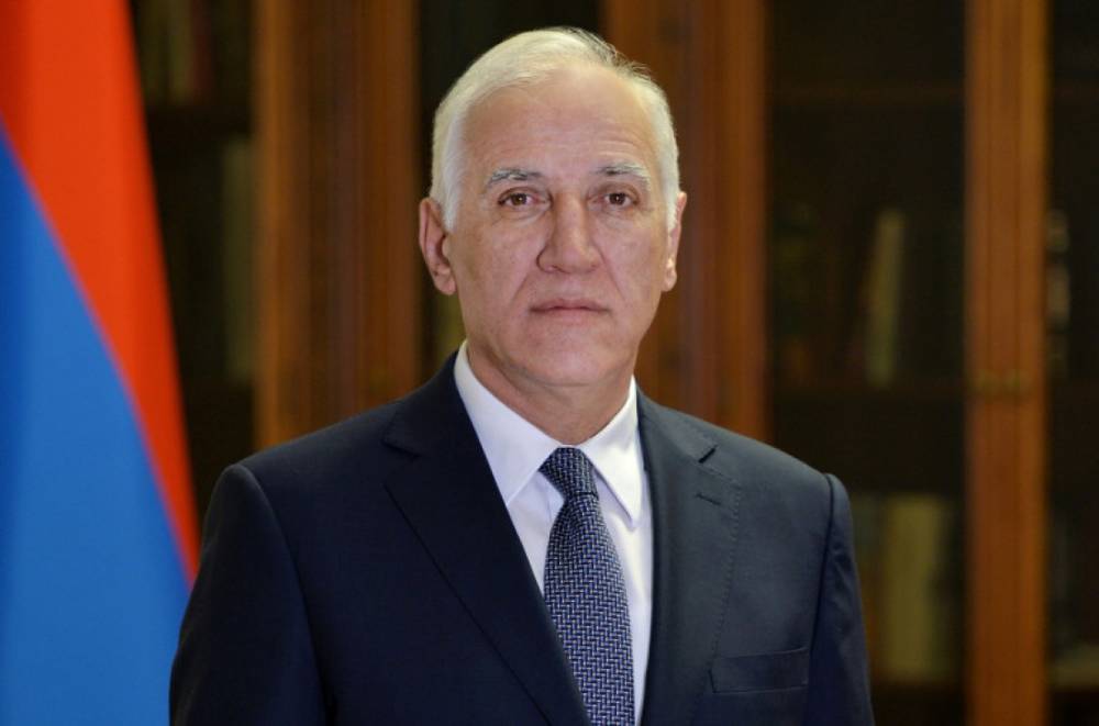 Թող ձեր կյանքը լցված լինի սիրով, հոգատարությամբ և գնահատանքով. Վահագն Խաչատուրյանը՝ կանանց